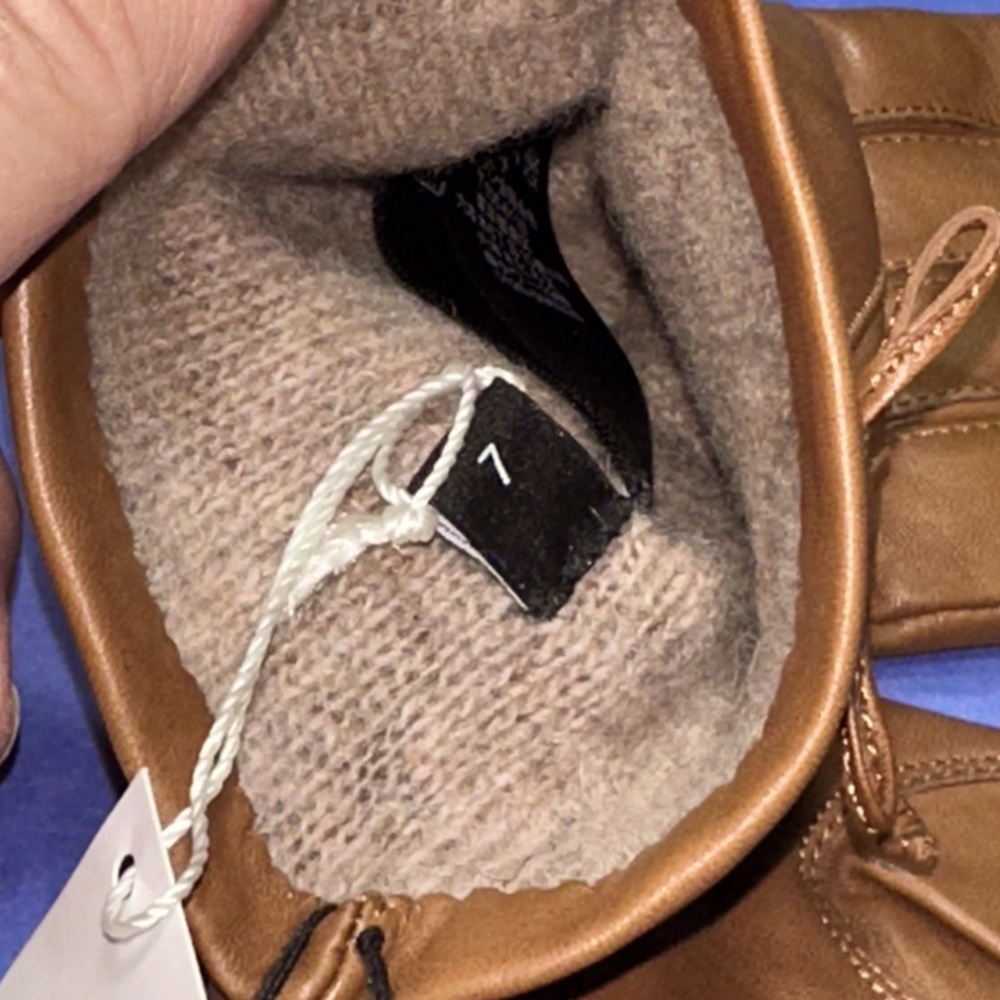 *NWT* COACH Bow Leather Gloves - Picture 5 of 6